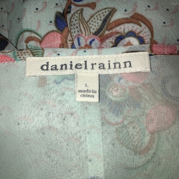 Daniel Rainn Lace up top - Picture 5 of 5